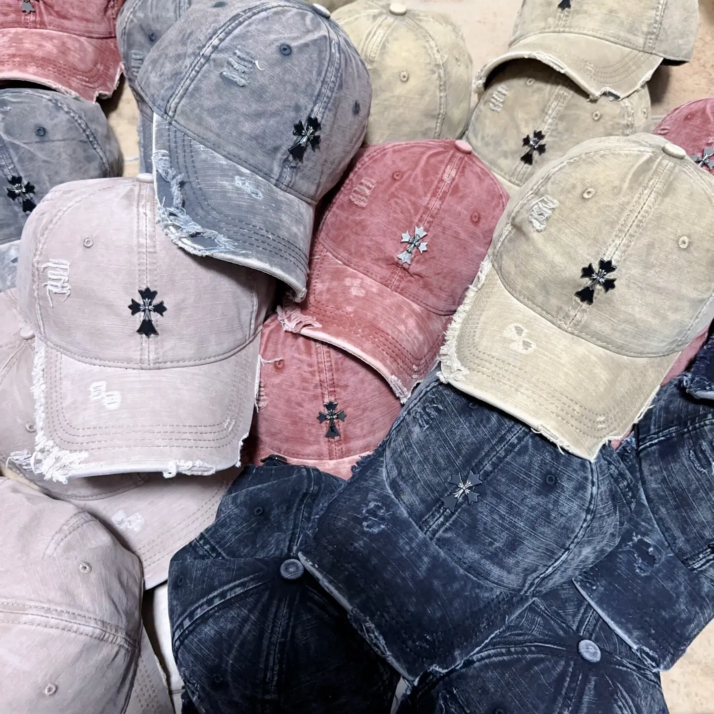 Popular style Crow heart hole baseball cap